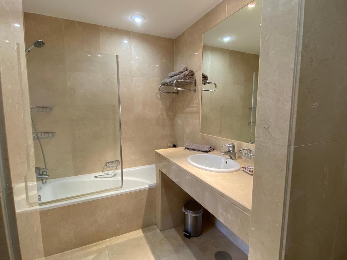 Apartamento Con Piscina ,Playa Con Vistas Panoramicas En La Marina De Sotogrande San Roque  Bagian luar foto
